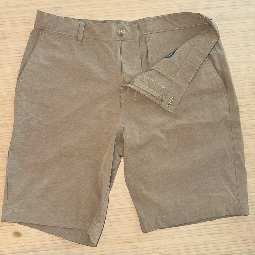 Callaway Men's Flat-Front Khaki golf Shorts